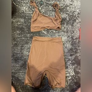 Skims outfit like new size medium